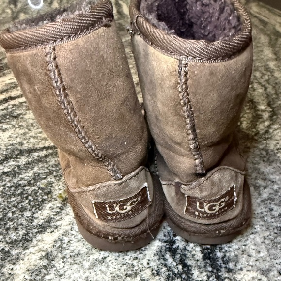 UGG Chestnut Shearling Boots - Picture 1 of 3